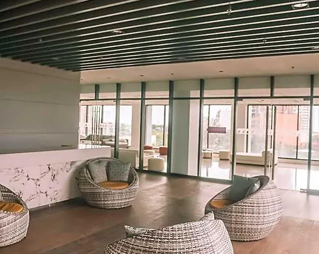 호텔 Fully Furnished:japandi Warm In Qc W/ Pool