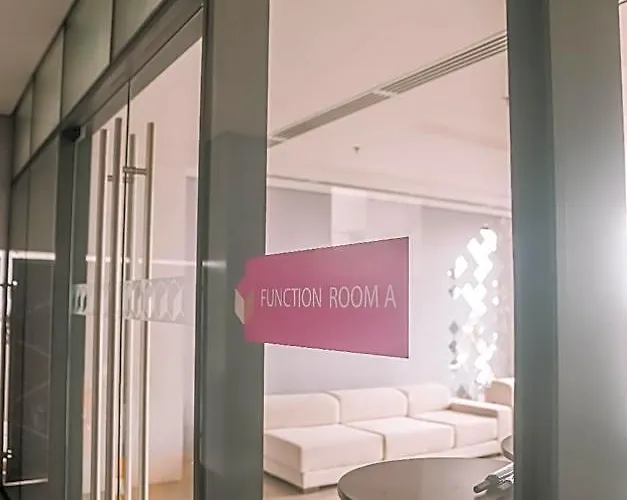 Fully Furnished:japandi Warm In Qc W/ Pool 호텔