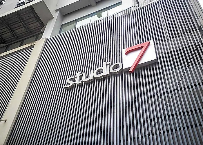 호텔 Fully Furnished:japandi Warm In Qc W/ Pool