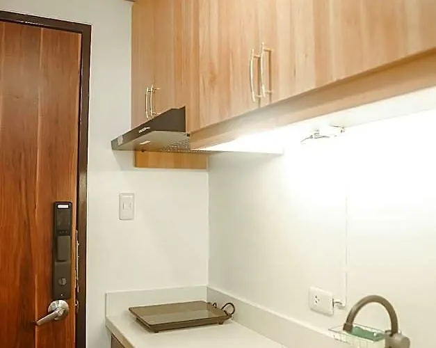 호텔 Fully Furnished:japandi Warm In Qc W/ Pool