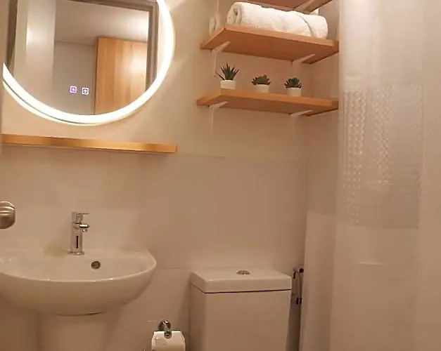 Fully Furnished:japandi Warm In Qc W/ Pool 호텔 4*